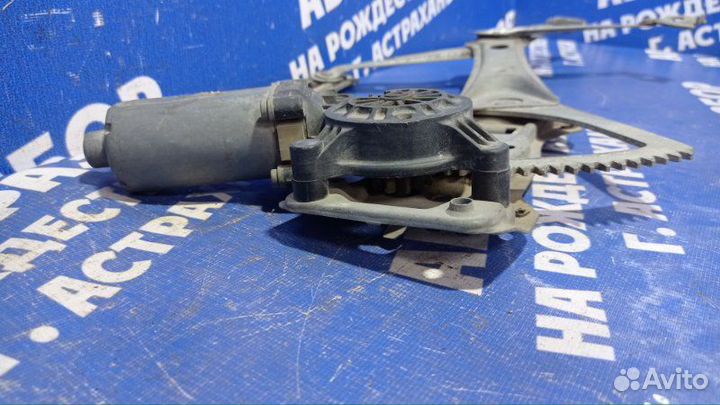 Передний левый стеклоподъемник Mercedes-Benz W210