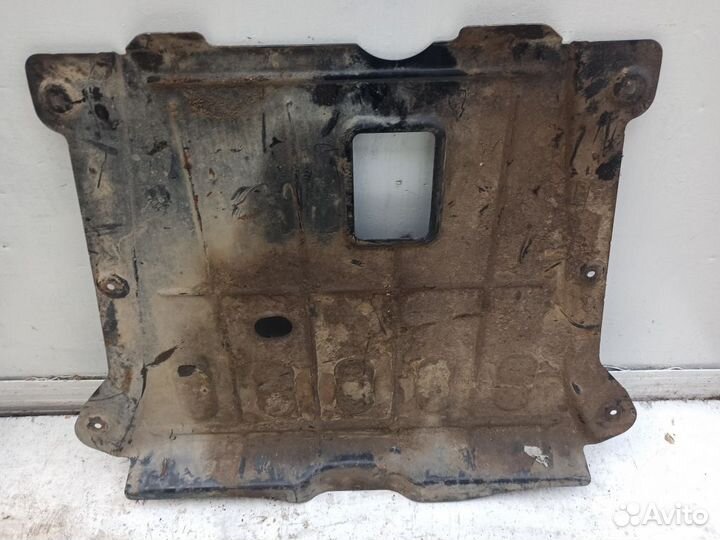 Защита двигателя 758307960R