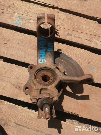 Кулак поворотный передний правый Volkswagen Sharan