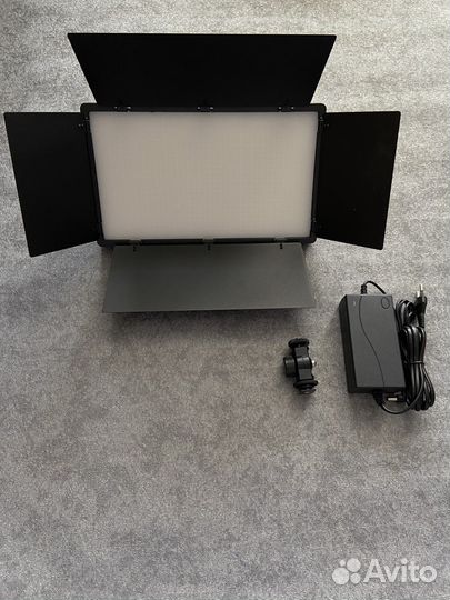 Видеосвет LED U-800 + усиленный штатив