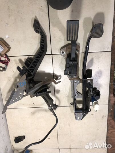 Педаль сцепления Форд Фокус 2 с цилиндром