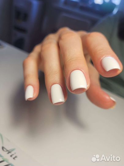 Маникюр с покрытием гель-лак, педикюр