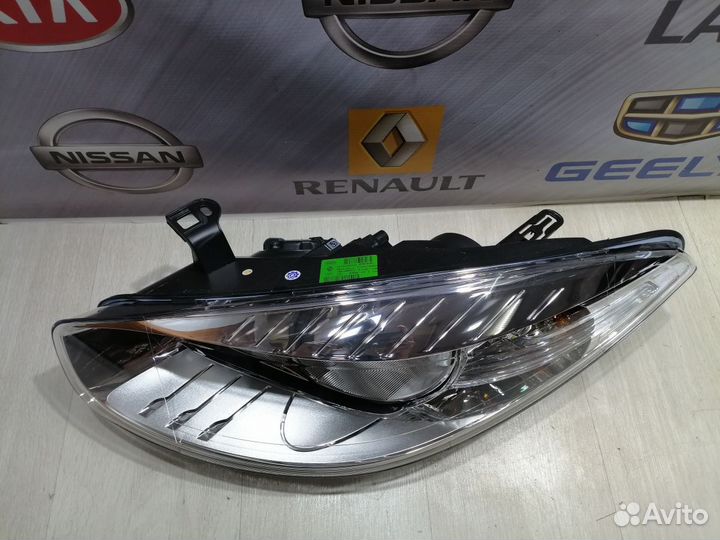 Фара Renault fluence Лев