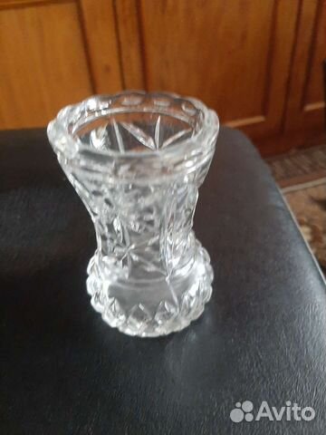 Очень маленькая хрустальная вазочка