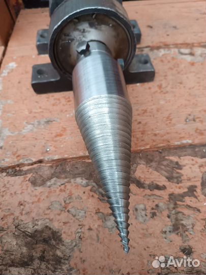 Винтовой дровокол