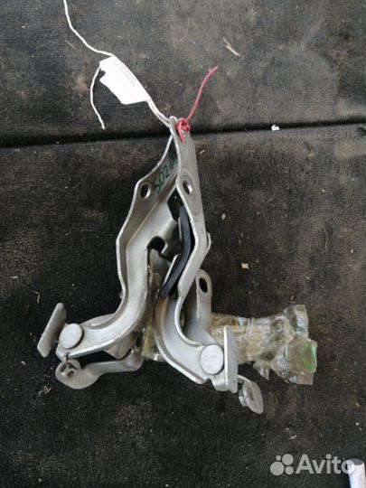 Петля капота Toyota Noah AZR60 2003