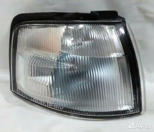 Поворотник правый мазда демио 96-99