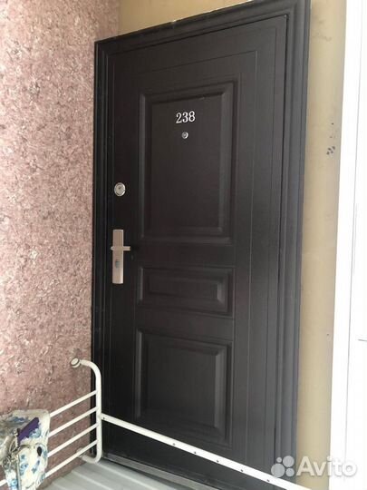 Дверь входная металлическая от застройщика