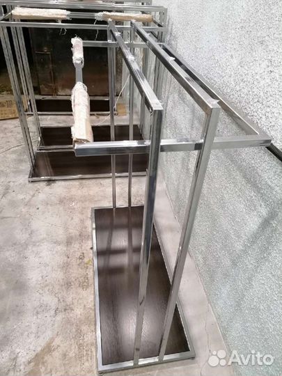 Вешало напольное