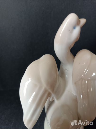 Фарфоровые статуэтки СССР девочка кормит голубей