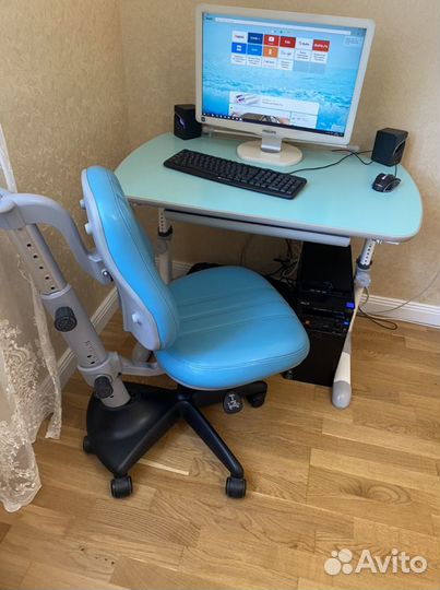 Школьная парта и стул