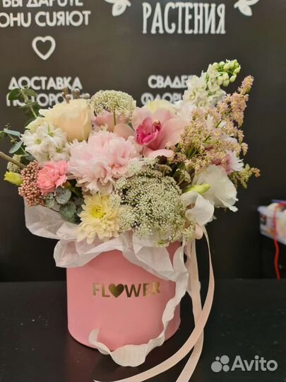 Цветы в шляпной коробке