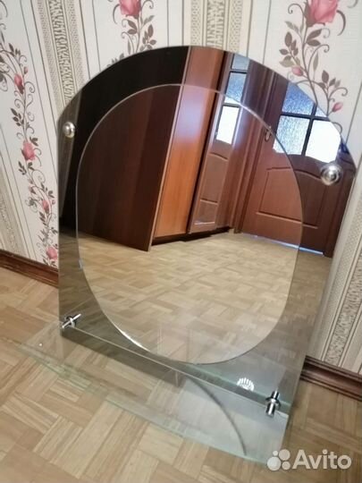 Зеркало с полочкой для ванной