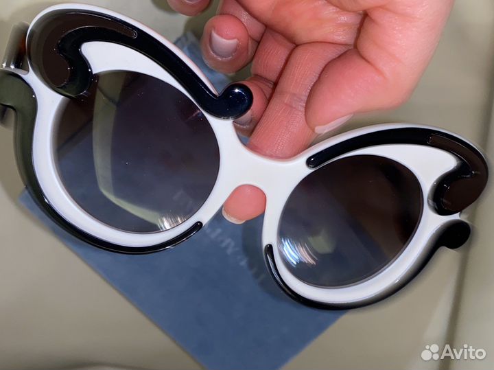 Солнцезащитные очки prada