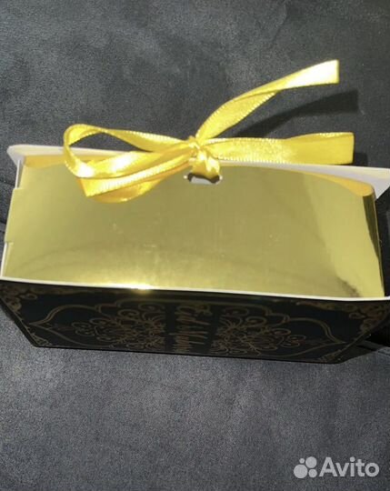 Подарочная коробка