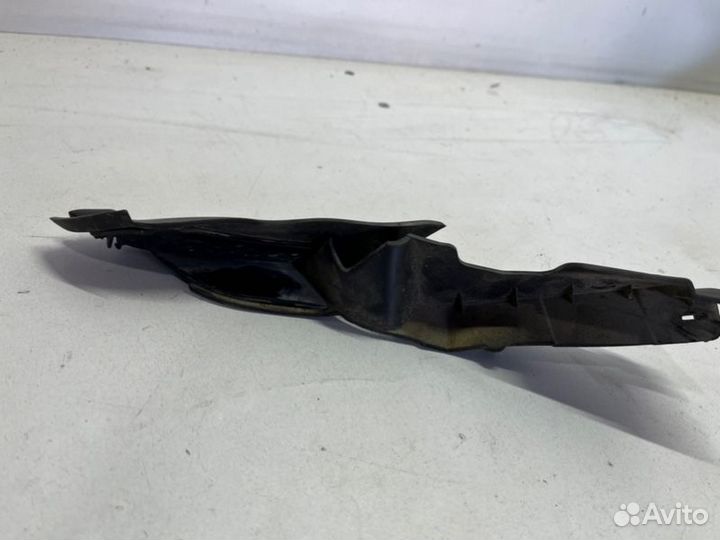 Резинка жабо передняя правая Toyota Camry V70/V75
