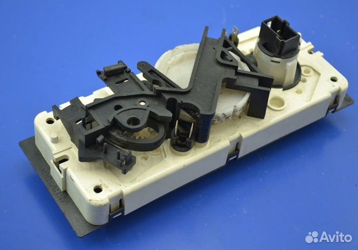 Панель переключателей отопителя кабины DAF XF105