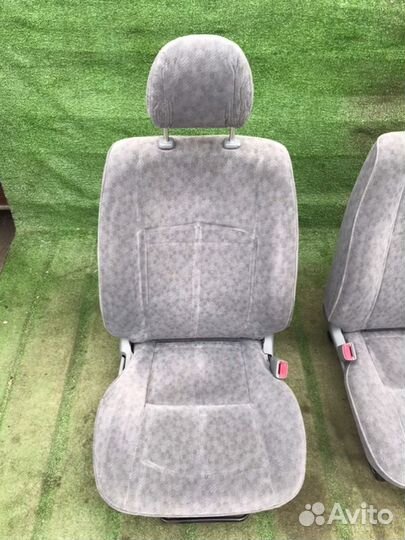 Сиденье переднее Toyota Hiace TRH214 2trfe 2010