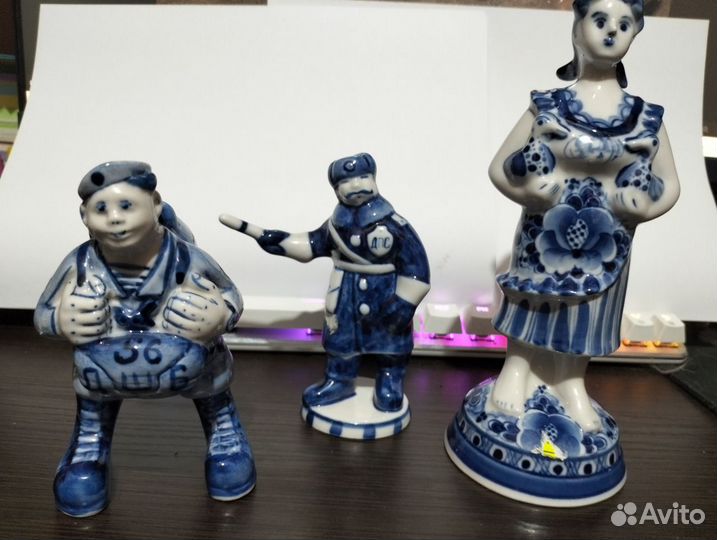 Статуэтки фарфоровые, гжель