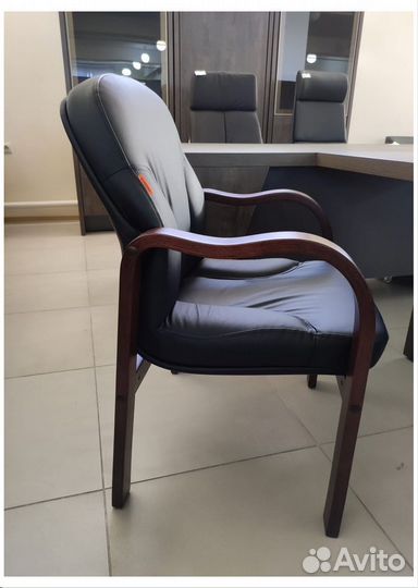 Офисное кресло