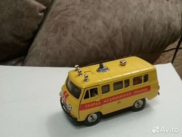 Масштабная модель уаз-452 санитарка