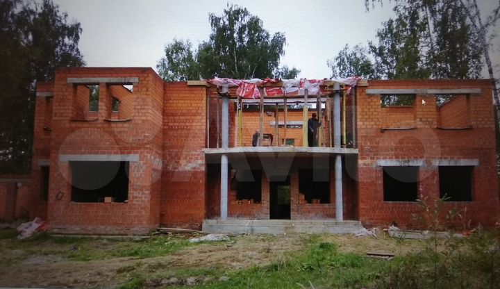 Коттедж 560 м² на участке 20 сот.