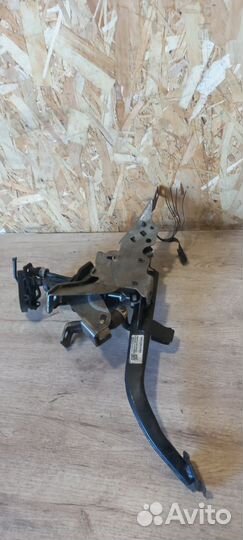 Педаль сцепления Ford Kuga 1 2008-2012