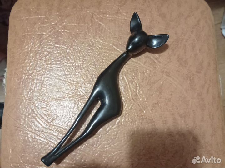 Фигурка, оленëнок