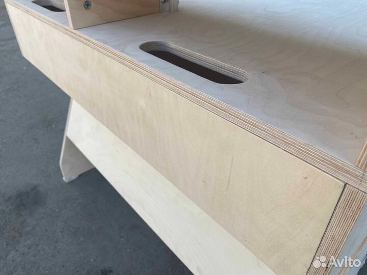 Стол для студии аранжировщика, звукорежиссера