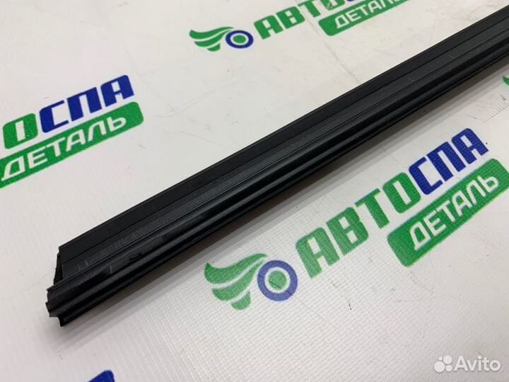 Уплотнитель стекла двери передний правый Citroen