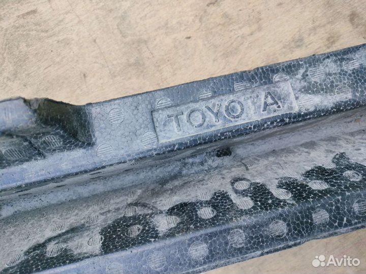 Наполнитель переднего бампера Toyota 5261160050