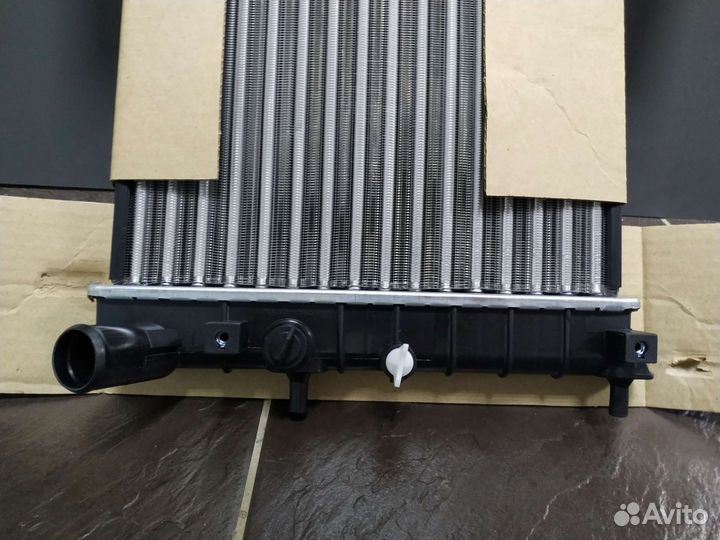 Радиатор охлаждения Хендай акцент МКПП