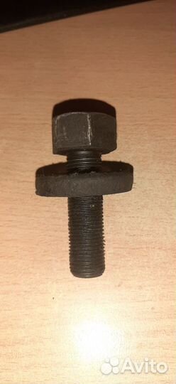 Болт шкива коленвала 1230929S00 Nissan Wingroad