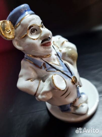 Доктор фарфор статуэтка