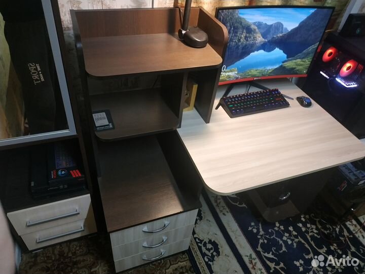 Стол компьютерный
