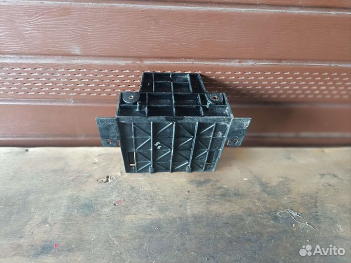 Кронштейн блока управления Land Rover Discovery