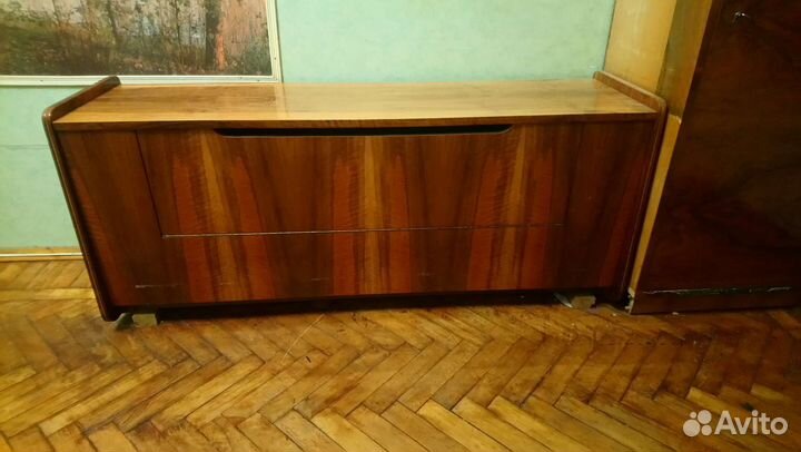 Горизонтальный шкаф для постельного белья