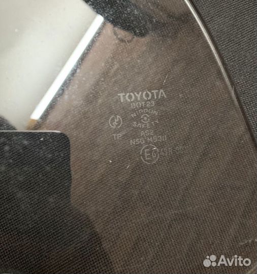 Стекло боковое Toyota Crown S140