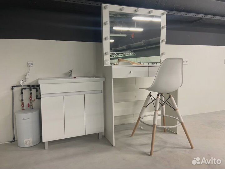 Почасовая аренда съёмочного павильона 98 кв.м