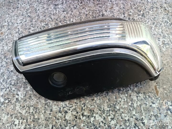 Указатель поворота левый Митцубиси Паджеро mitsubi