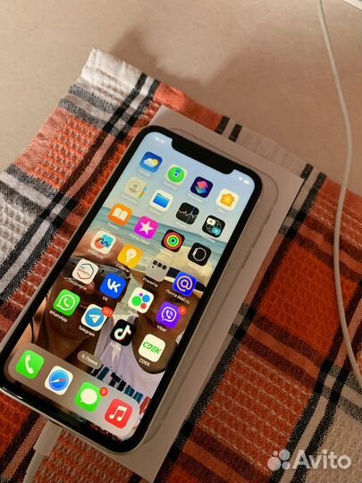 Apple iPhone 11 64gb белый на горантии