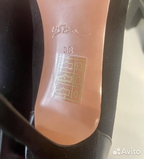 Две пары кожаных туфель