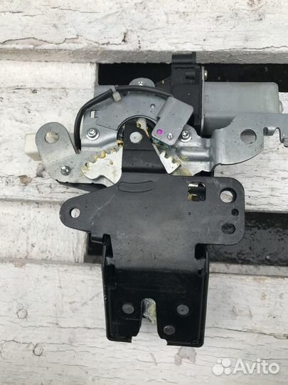 Замок багажника на Mazda 6 GH лифтбек