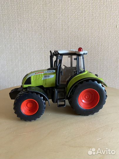 Трактор Arion Mobicaro Claas с прицепом