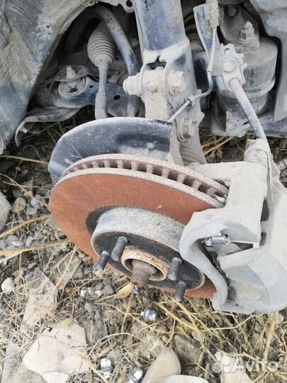 Поворотный кулак передний правый Toyota Camry 55