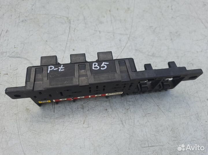 Блок предохранителей Фольксваген Пассат Б5