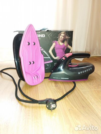 Утюг Redmond RI-C234