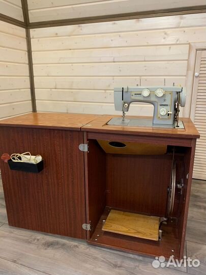 Швейная машина Чайка