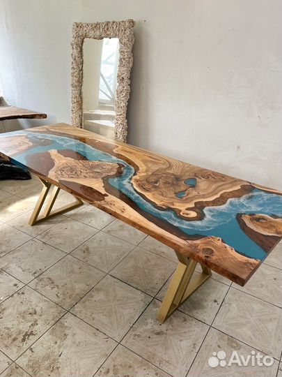 Стол из слэба и смолы на кухню