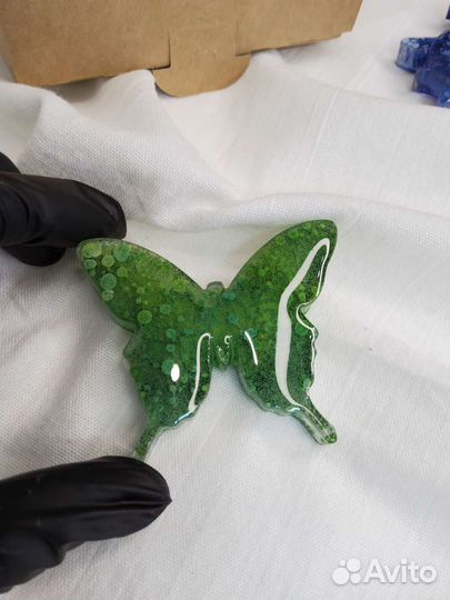 Брошь из эпоксидной смолы